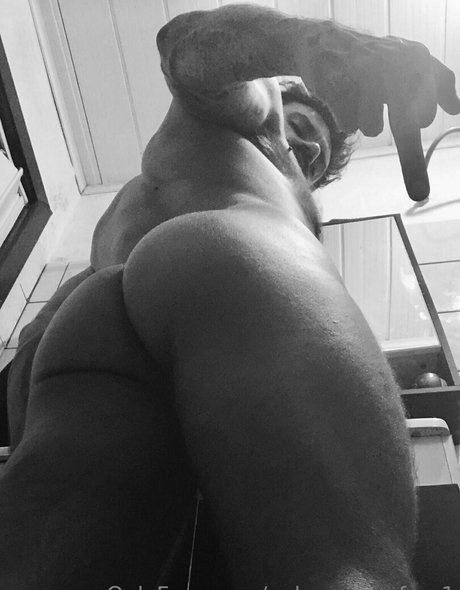 poloxxxfansfree1 star erotic pic