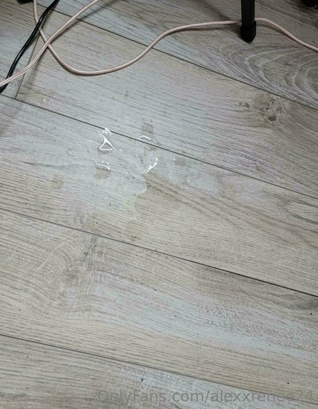 alexxrenee24 top profile image