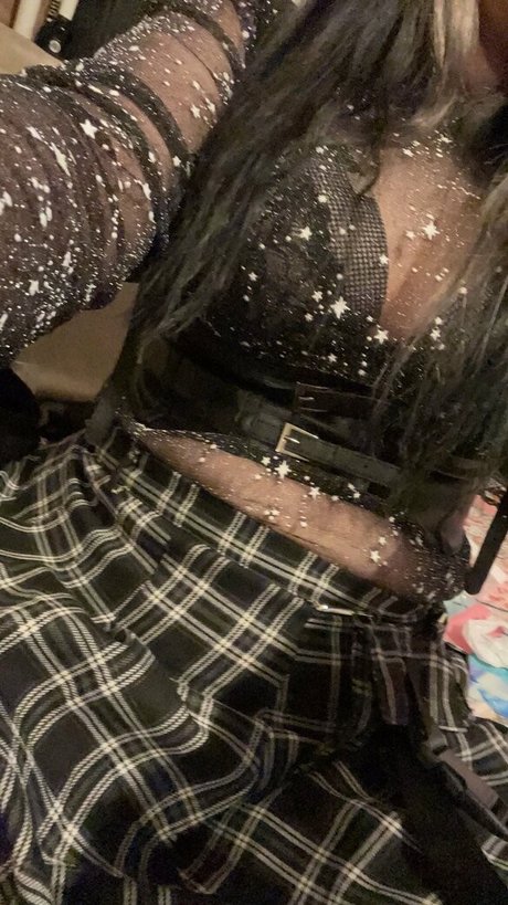 fakenips model hd photo