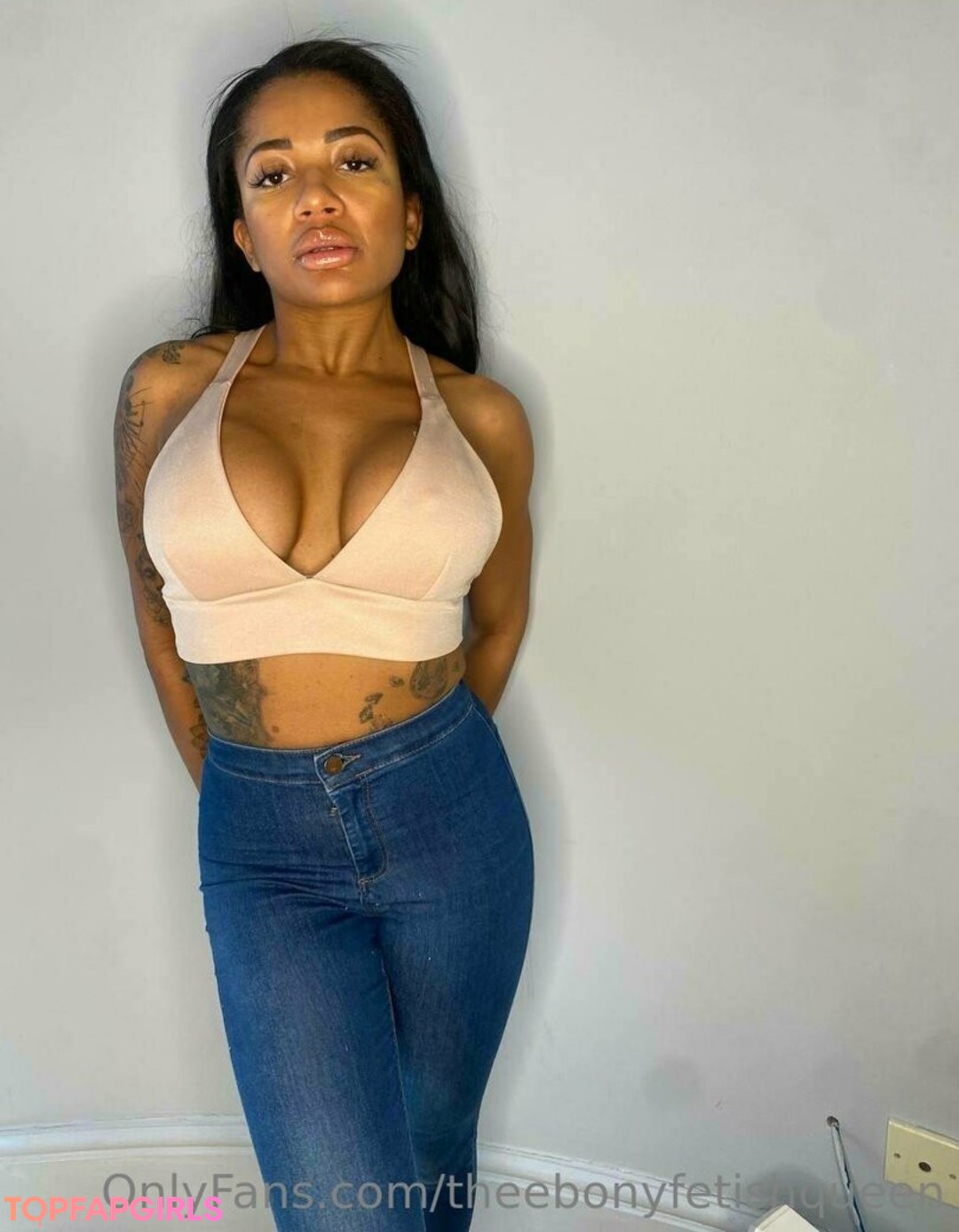 kikiluxxxe pornstar erotic img