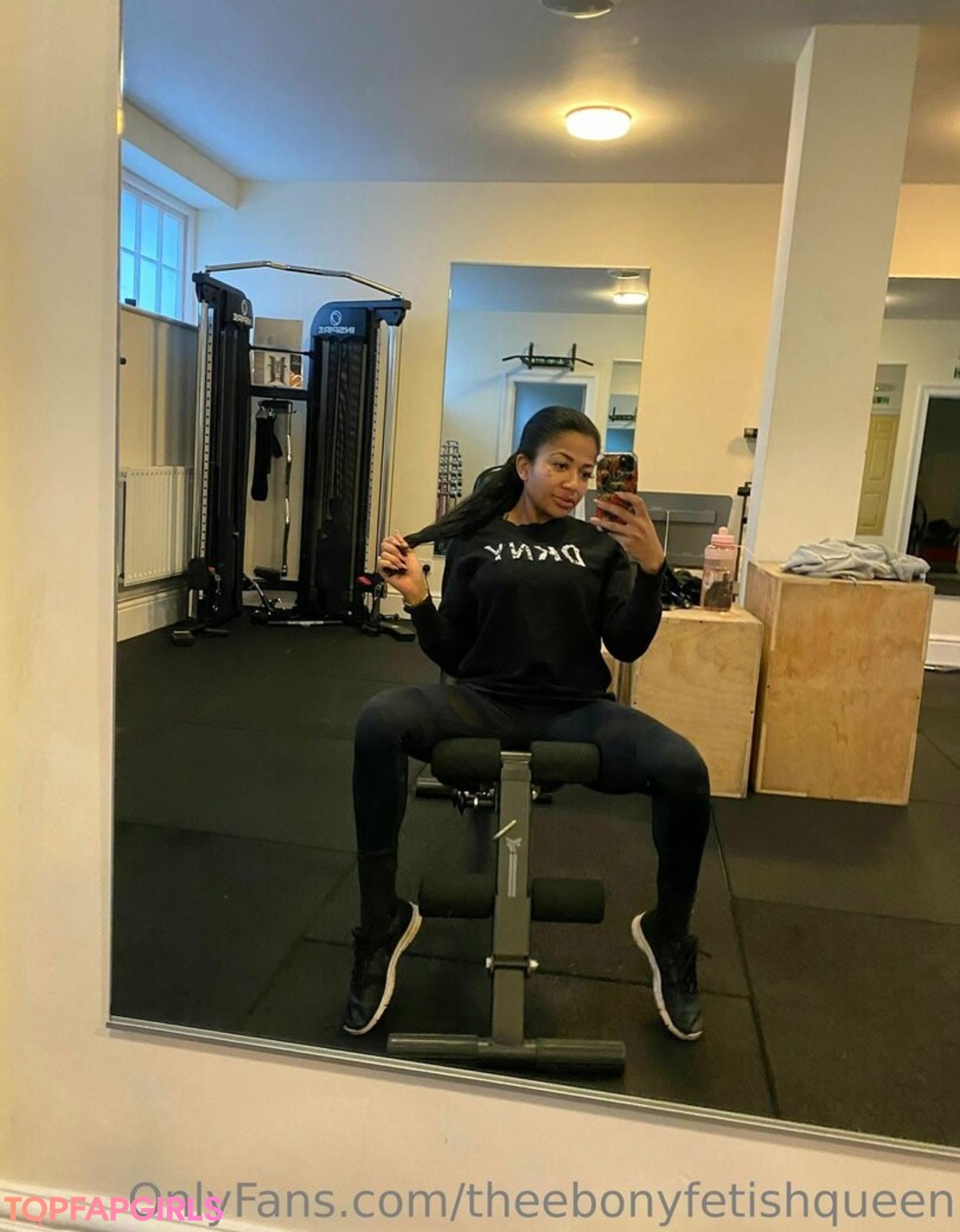 kikiluxxxe pornstar adult photo