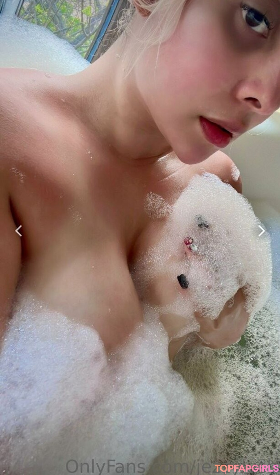 Jezzylush pornstar nude picture