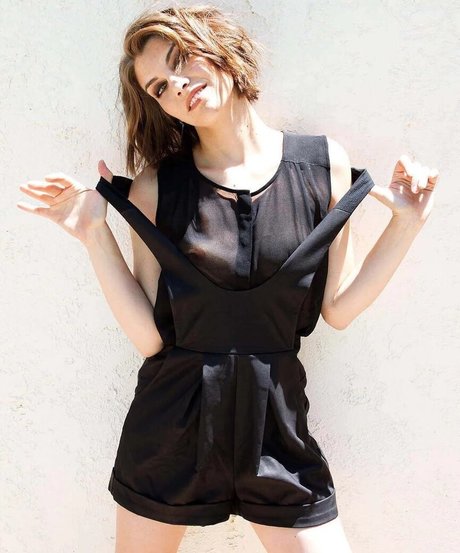 Lauren Cohan nude model image