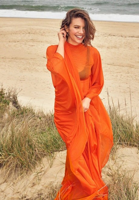 Lauren Cohan nudes model images