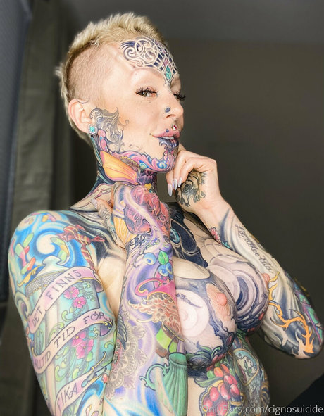 cignosuicide model naked gallery