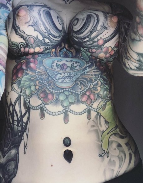 cignosuicide model erotic pic