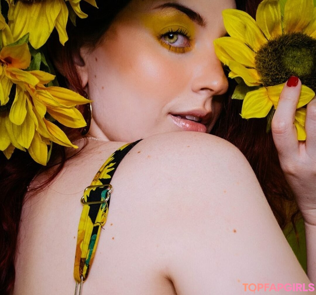 Joanne Rose exclusive star pictures
