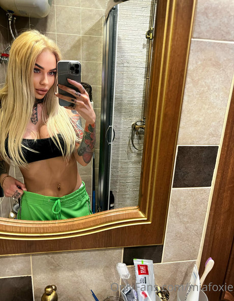 miafoxie star sexy image