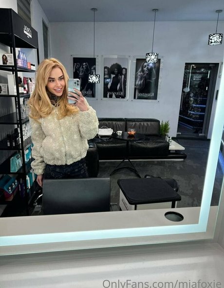 miafoxie porn actress image