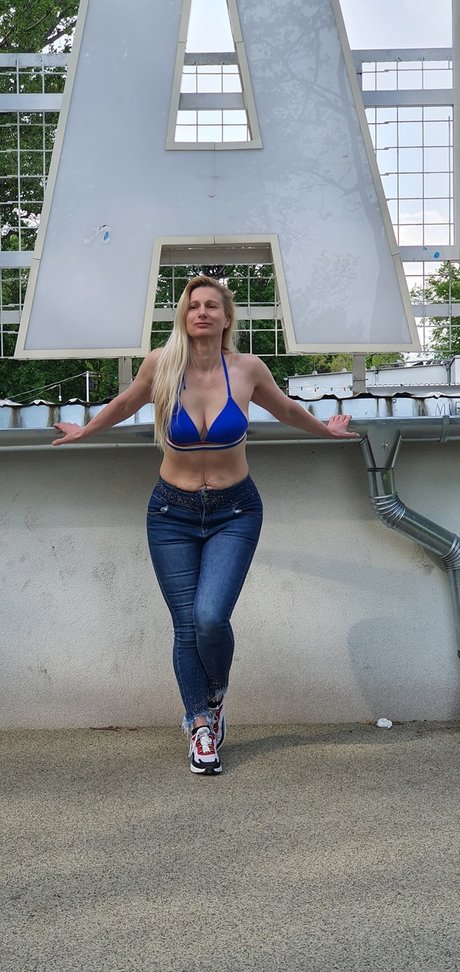 Mia Pillango hd star gallery