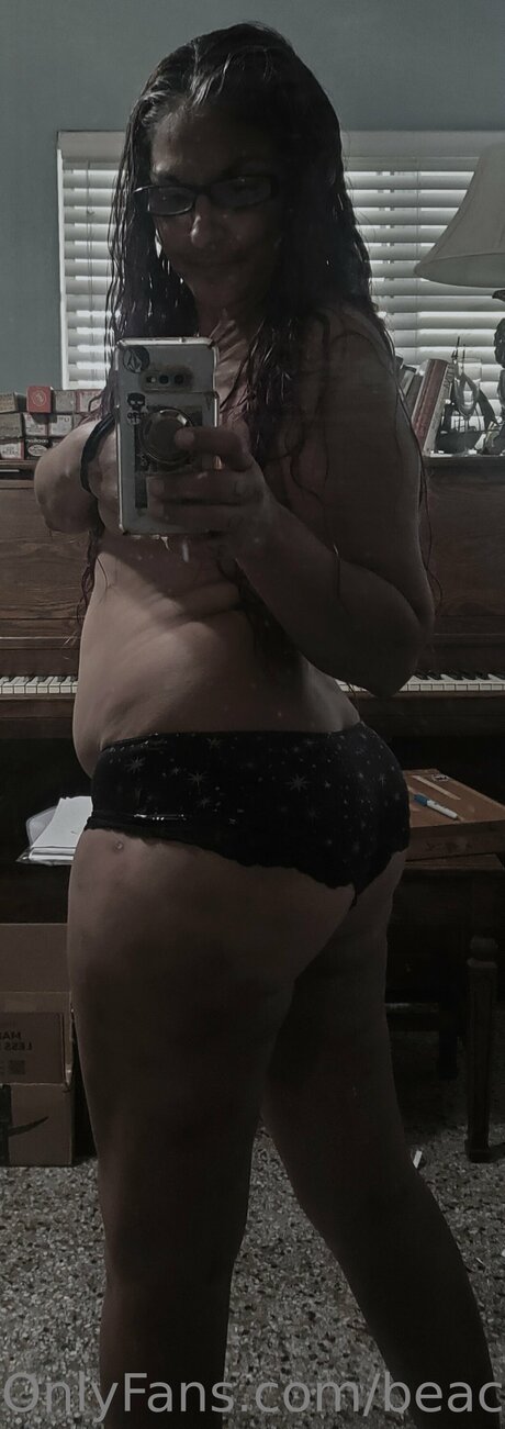 Beach Chick 321 erotic pornstar galleries