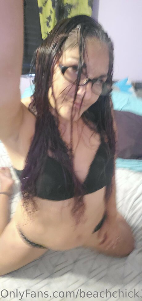 Beach Chick 321 pretty model img