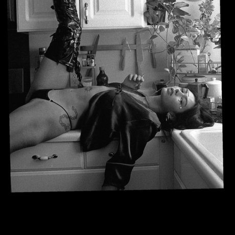 Evil Cutie star nude pic