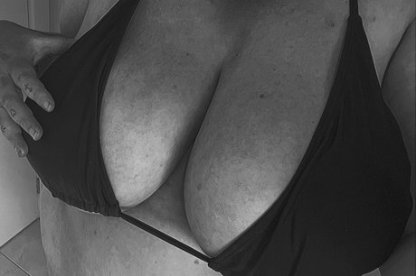 BbwBrattySub exclusive pornstar image