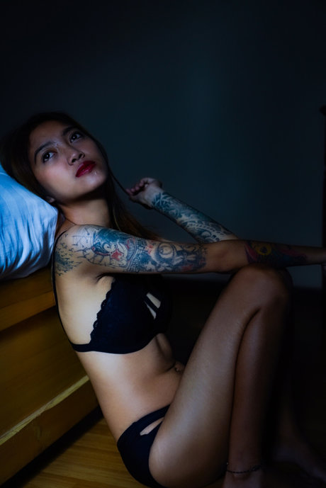 Milano Yuna hot actress img