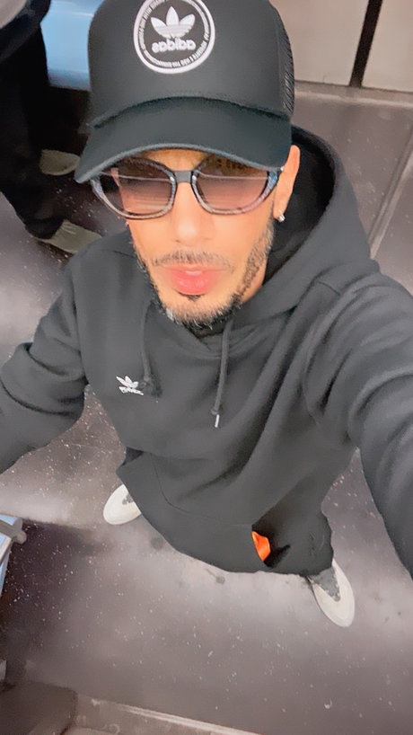 COLOSSAL D69 star hot pics