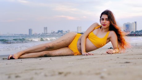 Minni Minita model pretty images