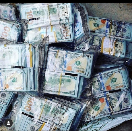 MissBadu star sexy images