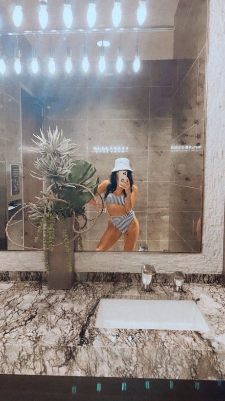 Miss Nicole Cara sexy actress pictures