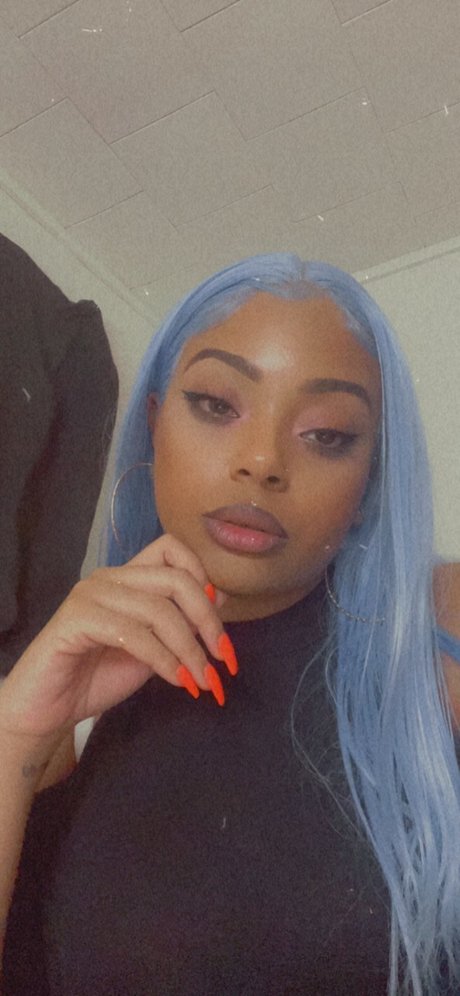 Jezabel Rose_ top profile image