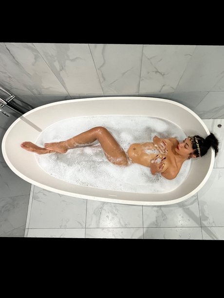 Mistress Kitana best model pics