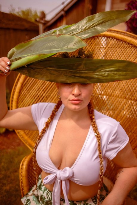 Modeled after the McK star nude images