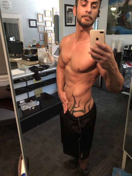 TRAVELING TATTOO ARTIST nudes model photo