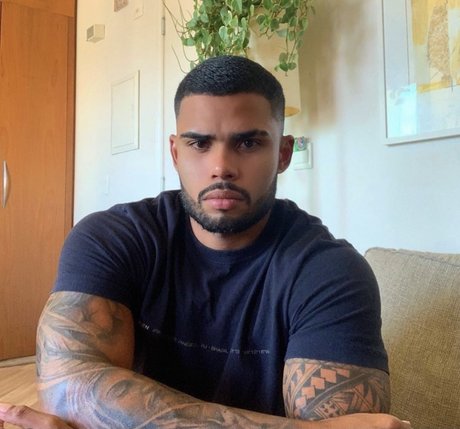 Italo Magalhaes model nude photos