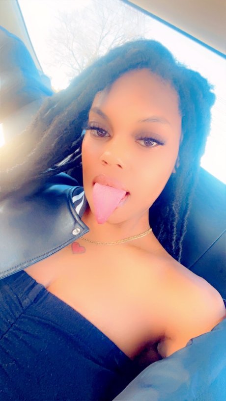 Moonies nude model img