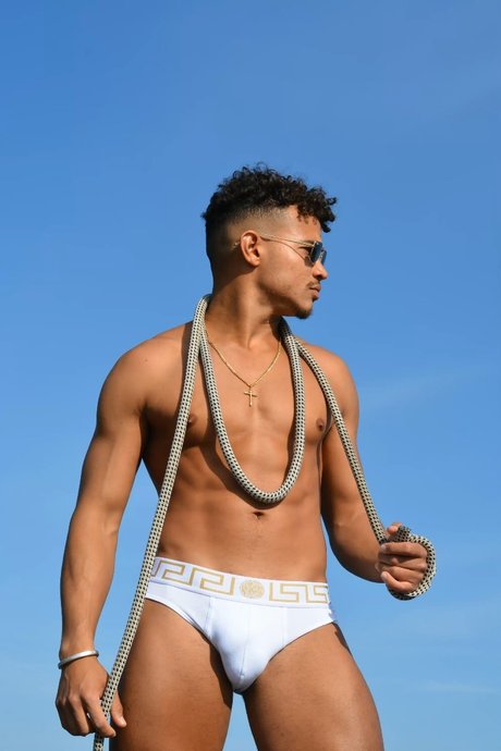 Moises model xxx img