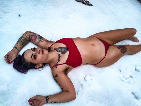 Holly Airs naked pornstar photo