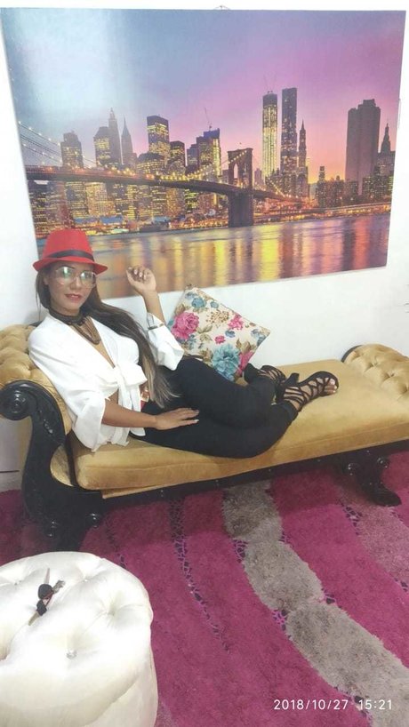 MonikaHot star free pic