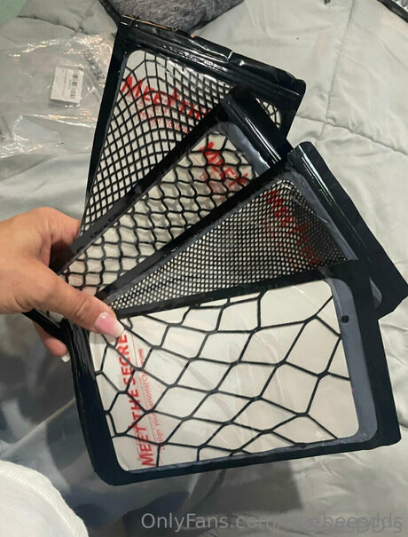 BEE S DD S naked actress gallery