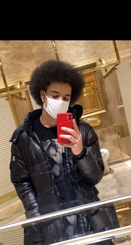 WetNoodleSalad nude actress archive