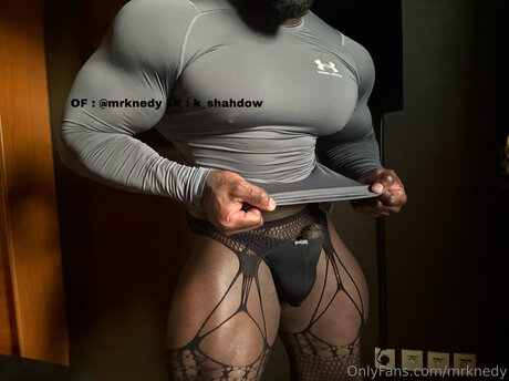 Look Better Naked art star photo