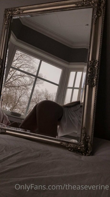 enirevesfree nudes model picture