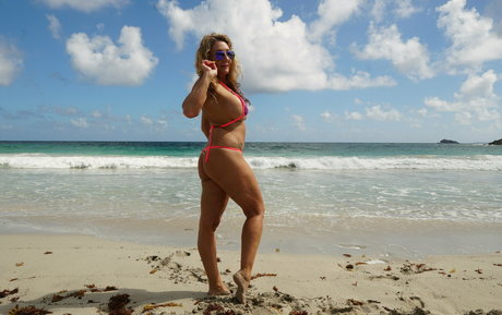 hottest midget onlyfans naked photo