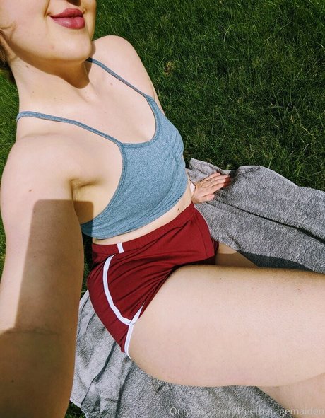 ragemaidenfree hot pornstar img