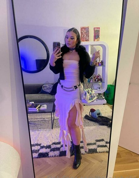 tall milf onlyfans art naked photo