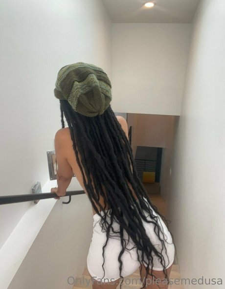 pleasemedusa model erotic img