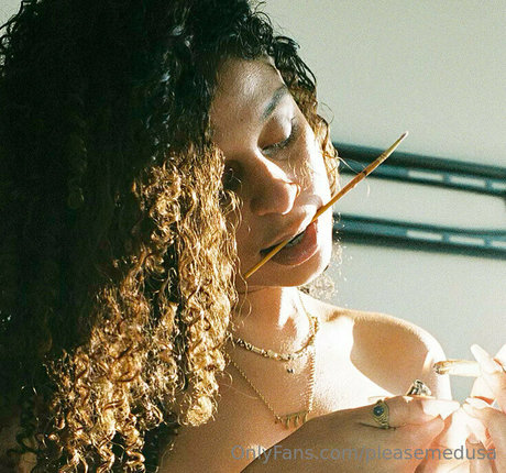 pleasemedusa top profile image