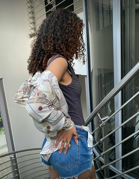 pleasemedusa model nude picture