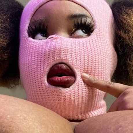 spoiledikigaii nude model image