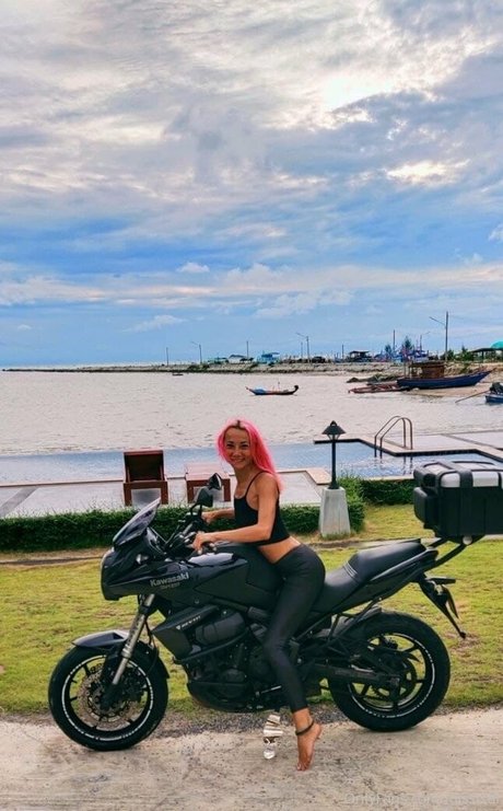 mommydivip pornstar hot image