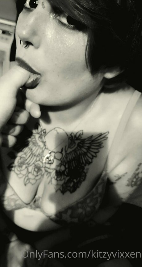 kitzyvixxen free model photo