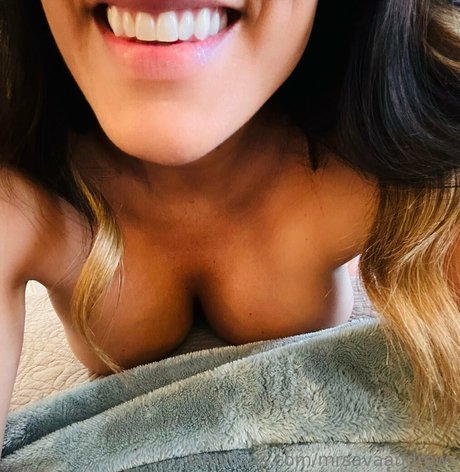 MrsAvaAndrews star nude pictures