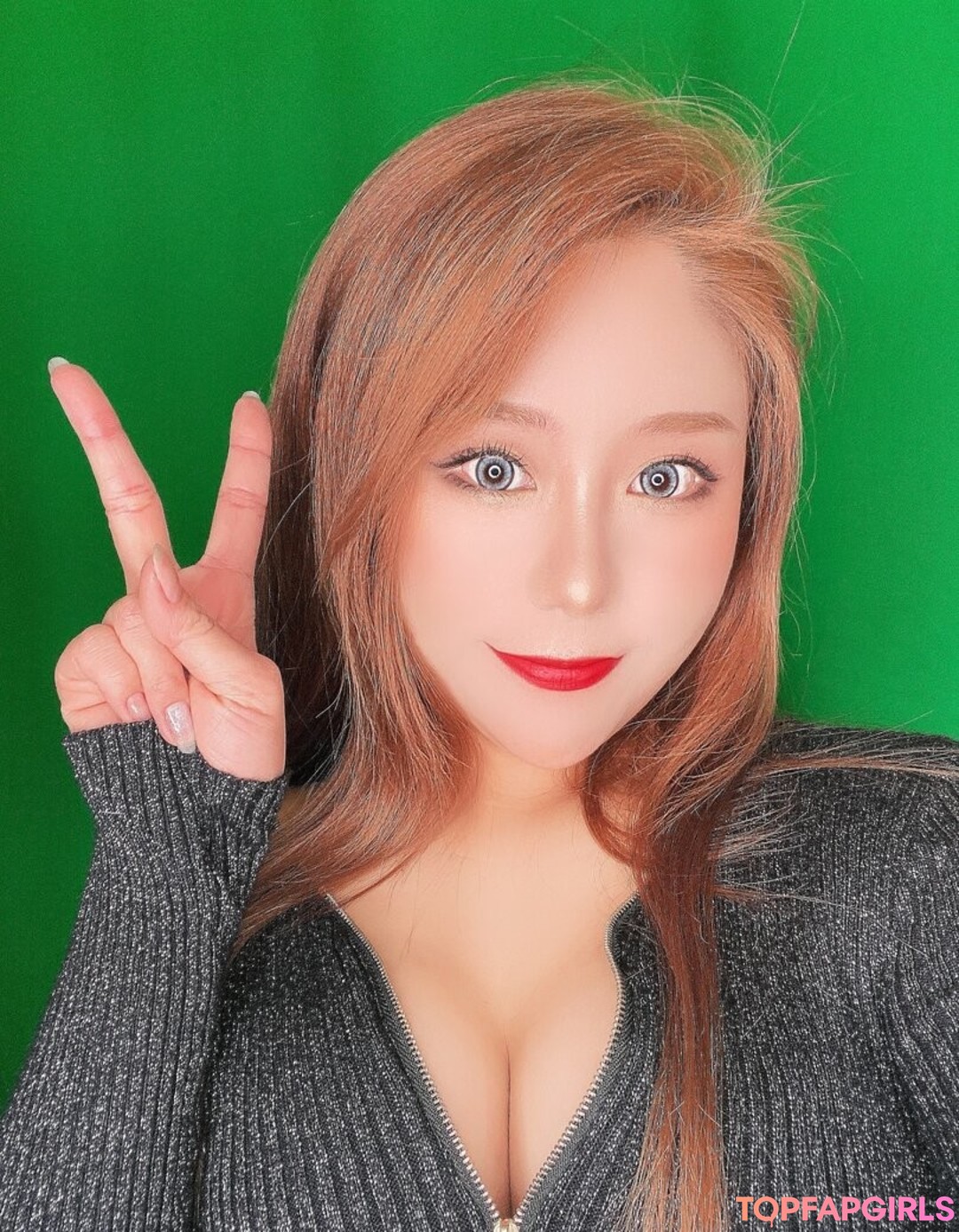 Uying pornographic actress picture