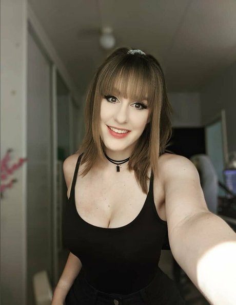 RaeRaeSenpai hd pornstar pictures