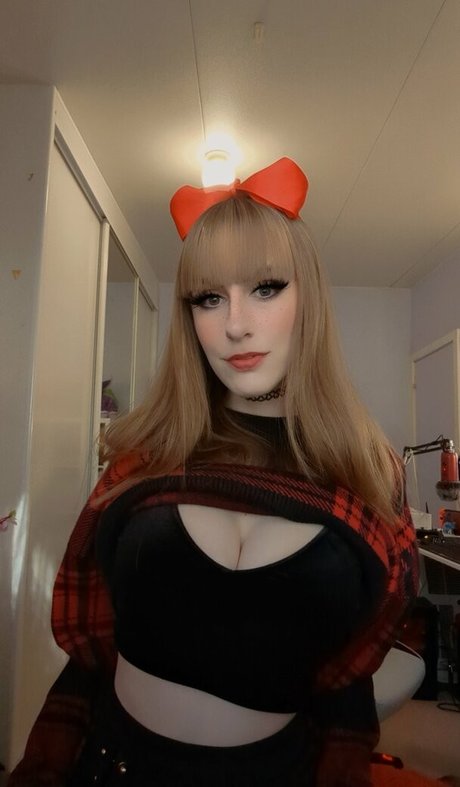 RaeRaeSenpai top profile image