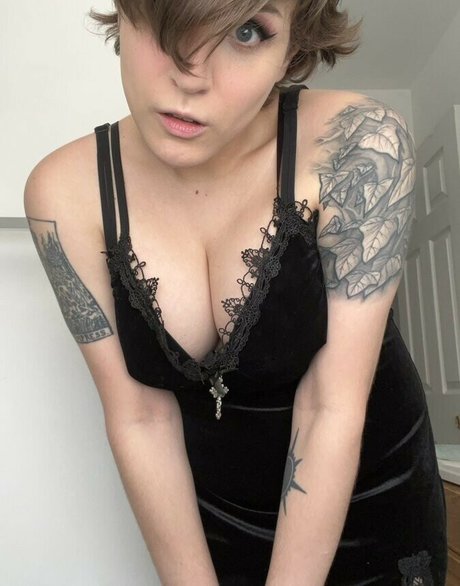 Bloodberry Tart sex model photos